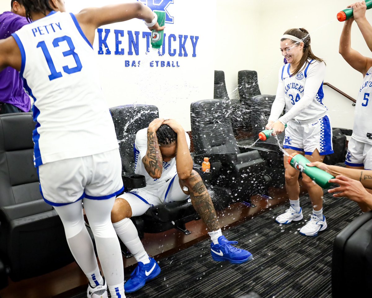 KentuckyWBB's tweet photo. 🚿🚿🚿

@eniyar1 https://t.co/vsPRW5Wc6C
