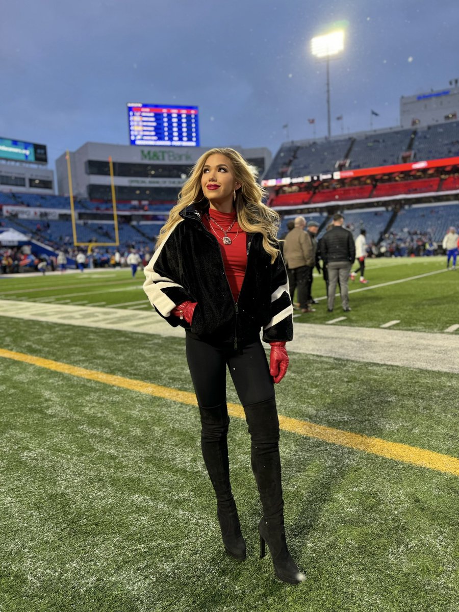 gracelynhunt's tweet image. ➗ 🤺 @ 🦬 ‼️ #RunItBack
Divisional Duel at Buffalo

#KCvsBUF #LetsGoChiefs #DivisionalRound #Chiefs #ChiefsKingdom #Playoffs #Football #GameDay #NFL #NFLStyle #Fashion #United