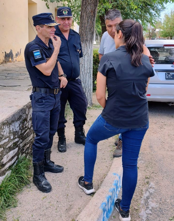 Recorrimos junto al Jefe de la Policía, Paso Grande y el paraje Planta de Sandía, lugares afectados por el temporal del sábado. Acompañados por autoridades y vecinos evaluamos las necesidades que surgieron después de la tormenta. 
Tomamos todas las medidas para ayudarlos.