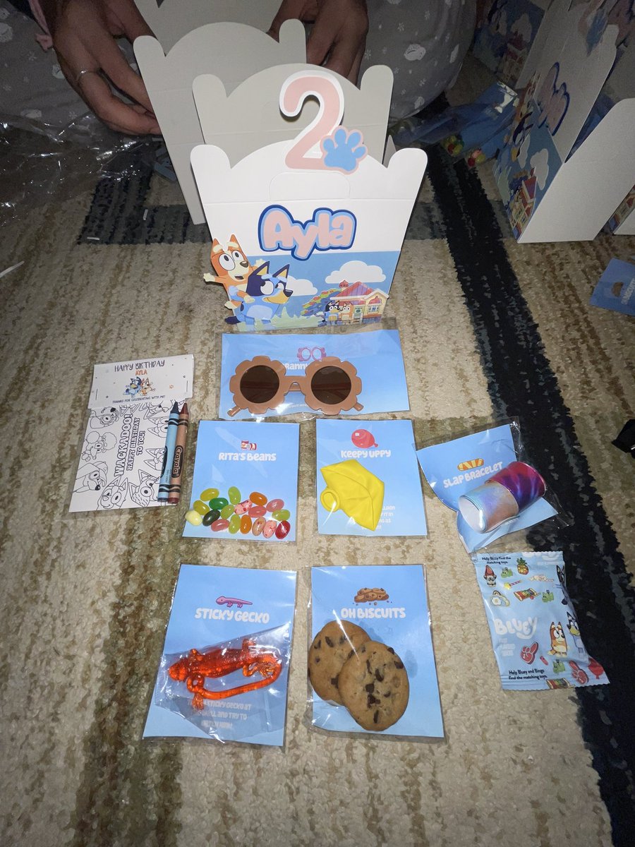 I’m so fuckin proud of the goodie bags LMFAOOOOOOOO