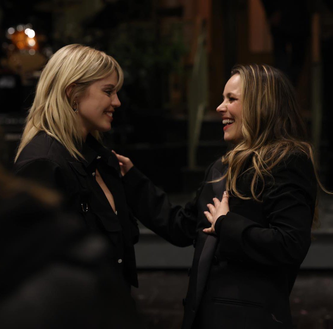 merasnixx's tweet photo. O JEITO QUE A RENEÉ OLHA PRA RACHEL MCADAMS 😭😭 https://t.co/hXL1hSpt1k