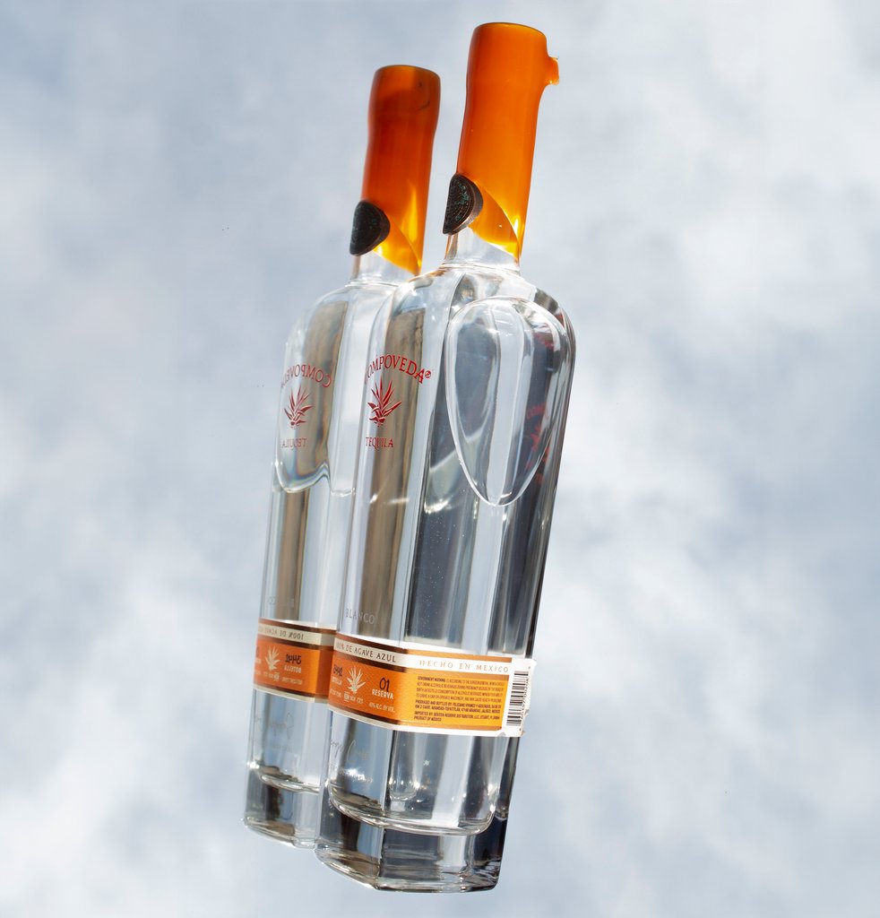 SipCompoveda's tweet image. We love the bright silver tones of our blanco.  Beautiful in the bottle, even better in a glass!

#CompovedaBlanco #RewriteTheRulesofTequila #TheSpiritOfSharing #TequilaBlanco