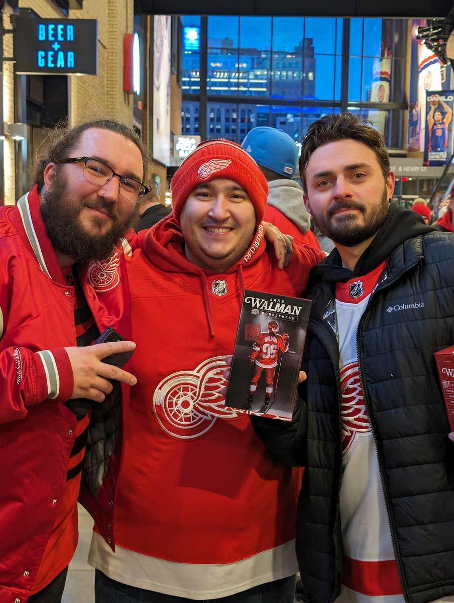 Curtiplas's tweet photo. What an unexpected surprise meeting @DickVanberg @DylanBowman at the game #LGRW  (p.s. sorry Eric for interrupting your call) https://t.co/60jOcd8MVn