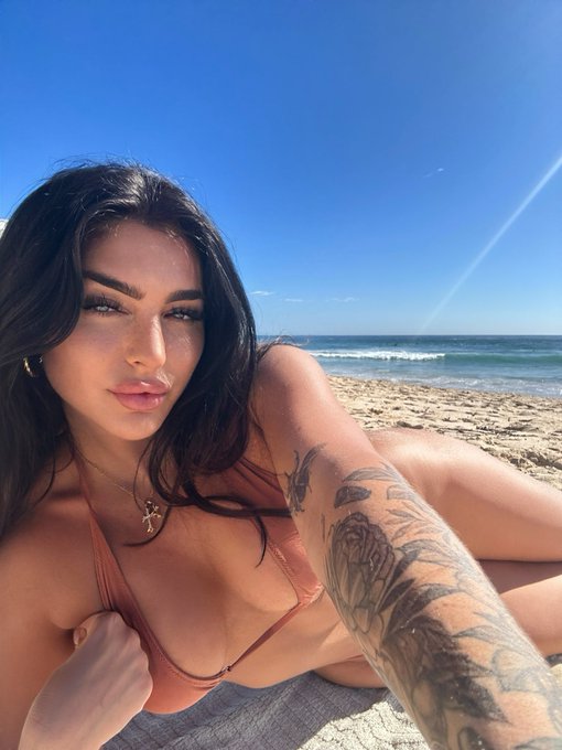 Spent the day in Bondi ☀️ https://t.co/csi6KvDs5j