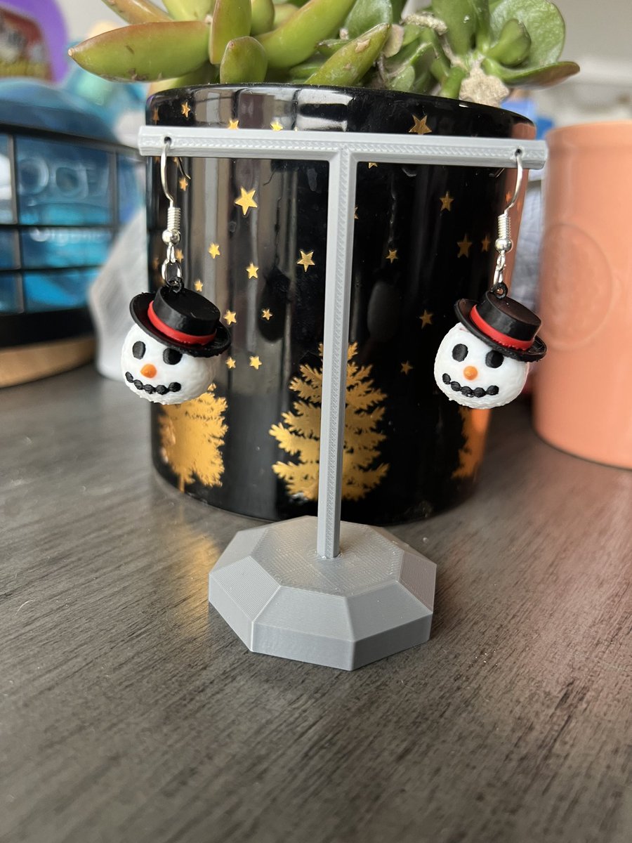 A little late for the season, but these earrings came out so cute! 💕 #RogueCompany #3dprinted