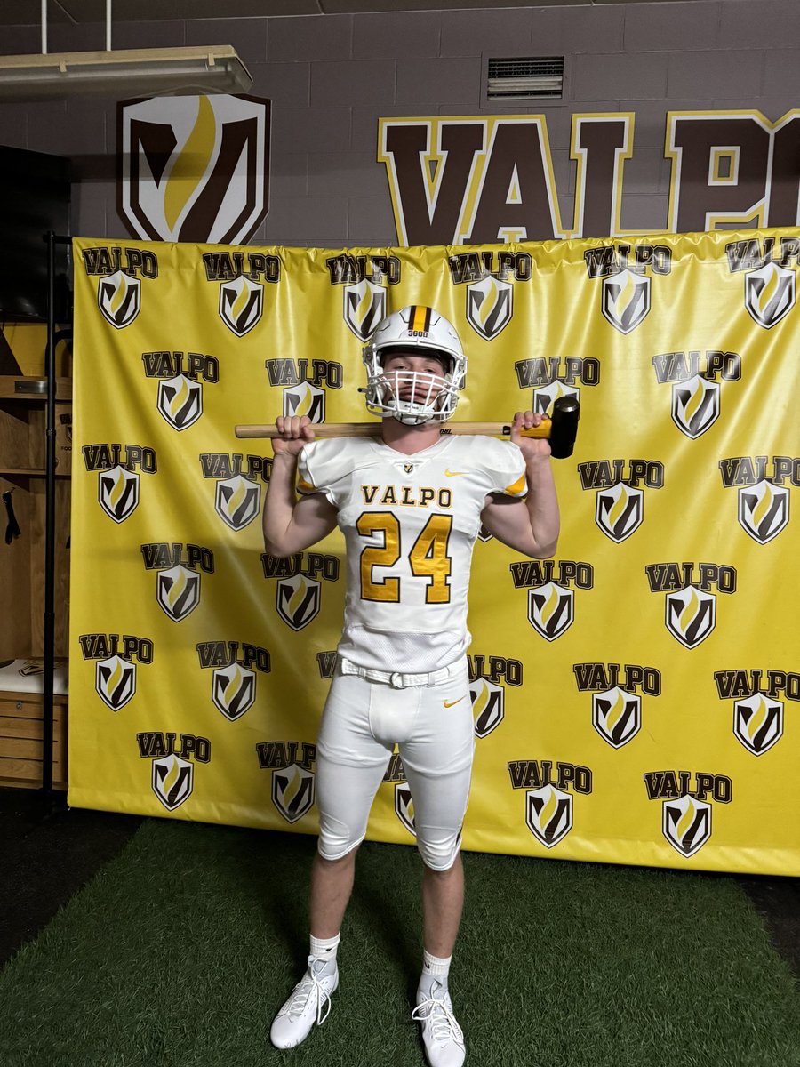 Carter Pruitt (@carter_pruitt1) on Twitter photo After a great visit and talks with the Valpo Coaching Staff I am extremely grateful to have earned my first D1 offer from <a href="/valpoufootball/">Valpo Football</a>!
<a href="/CoachLFox/">Landon Fox</a> <a href="/CoachJSmith91/">Jackson Smith</a> <a href="/JUSTCHILLY/">Just Chilly</a> <a href="/gridironarizona/">Gridiron Arizona</a> <a href="/KyleMorgan_XOS/">Kyle Morgan CATAPULT Southwest Regional Scout</a> <a href="/azc_obert/">Richard Obert</a> <a href="/TitanFootballAZ/">Arcadia Titans Football</a> <a href="/sitdownwithRayB/">ray brown</a> After a great visit and talks with the Valpo Coaching Staff I am extremely grateful to have earned my first D1 offer from <a href="/valpoufootball/">Valpo Football</a>!
<a href="/CoachLFox/">Landon Fox</a> <a href="/CoachJSmith91/">Jackson Smith</a> <a href="/JUSTCHILLY/">Just Chilly</a> <a href="/gridironarizona/">Gridiron Arizona</a> <a href="/KyleMorgan_XOS/">Kyle Morgan CATAPULT Southwest Regional Scout</a> <a href="/azc_obert/">Richard Obert</a> <a href="/TitanFootballAZ/">Arcadia Titans Football</a> <a href="/sitdownwithRayB/">ray brown</a>