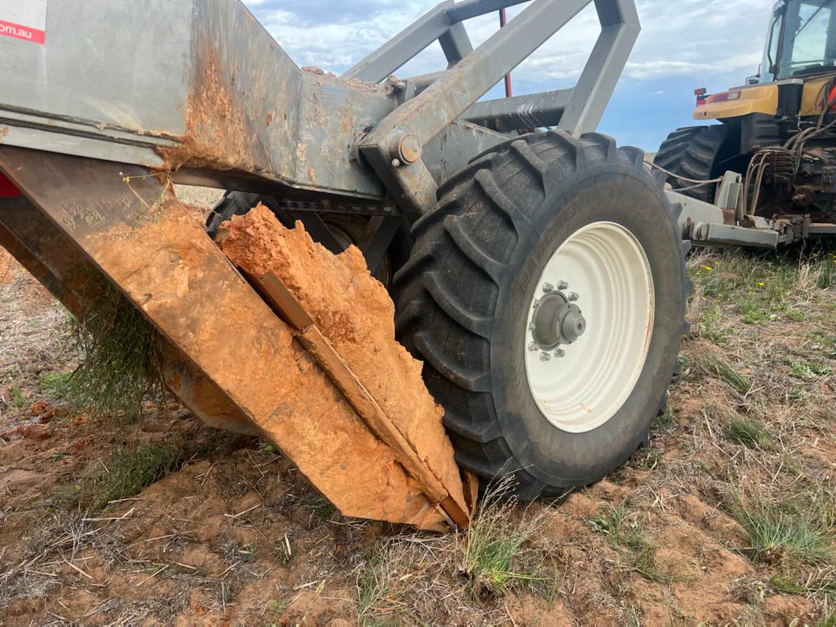 RikstarDelving's tweet image. We are your local experts for deep ripping &amp;amp; delving in the Eyre Peninsula region! Our friendly team are available for free inspections to kickstart your soil improvement journey. Give us a call 0428 610 962, Jordan might even bring you a 🍻 or 2😉
#EPAG #Delving #Ripping