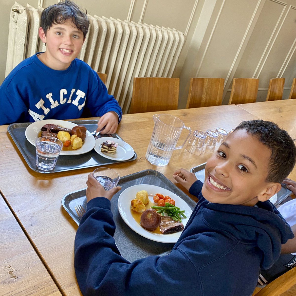 SFSOxford's tweet image. Roast beef and Yorkshire puddings for Sunday lunch! 😋 #ILoveBoarding #SundayLunch #BoardingWeekend