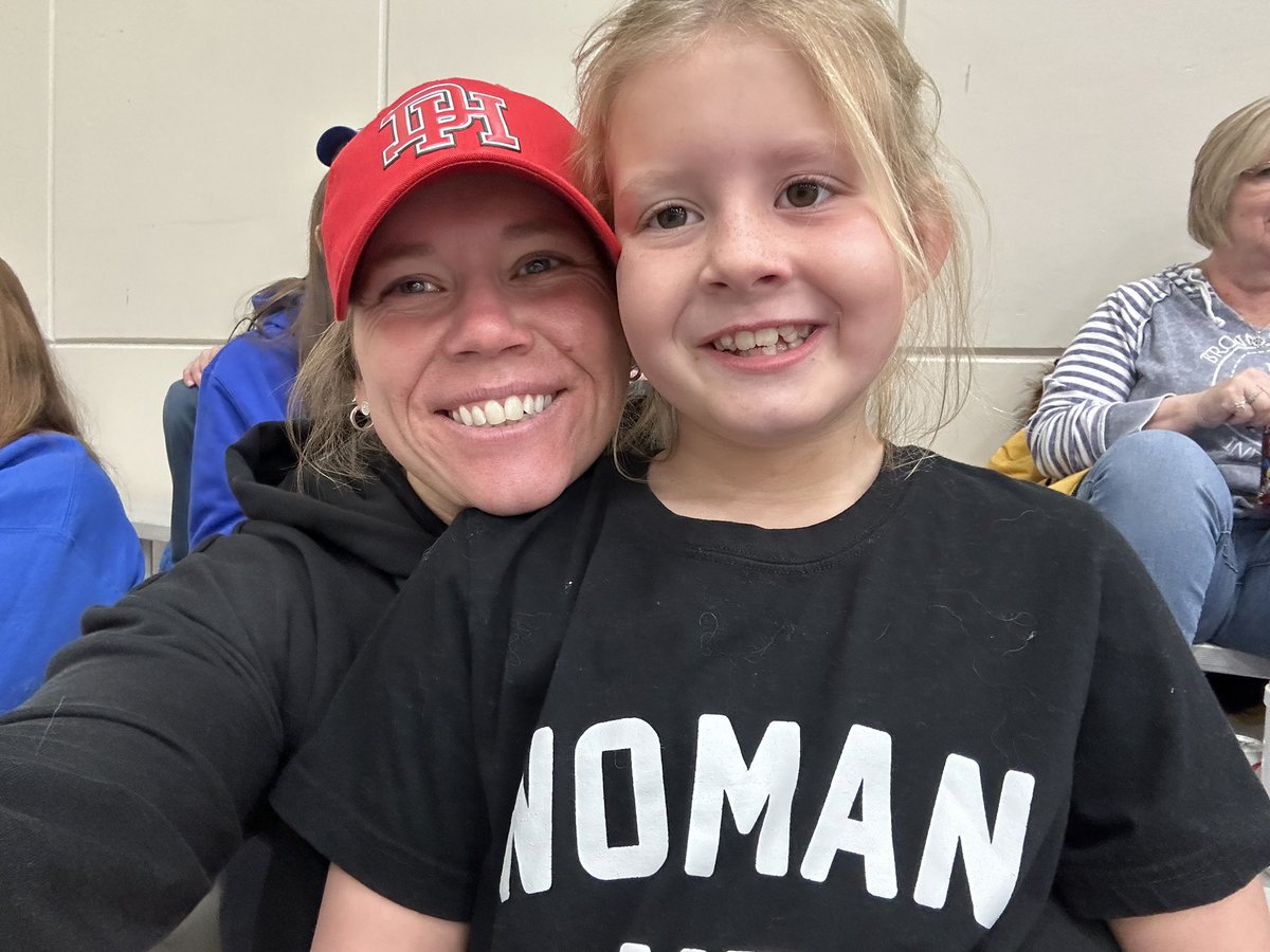 ozzyosborne25's tweet photo. Weekend of basketball for this crew. Never dreamt those words would come out of my mouth, but she’s loving it. Softball coming soon enough!  #sportskid #coachbaby https://t.co/b3Hmwrs18g