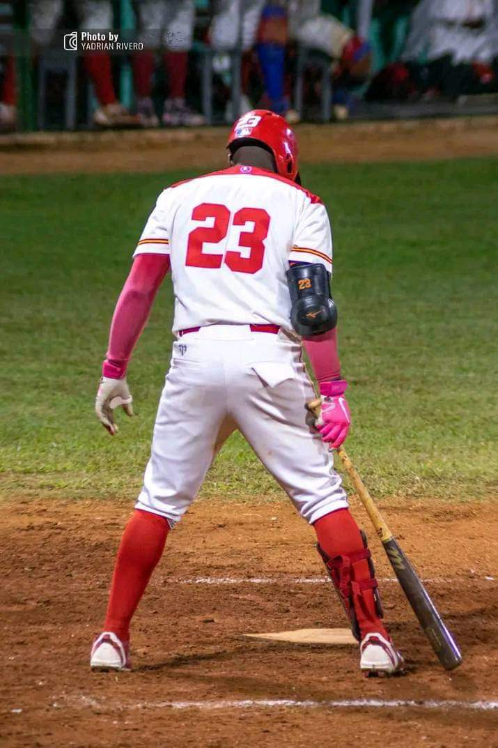 SuselyMorfaG's tweet photo. La unidad y la pasión por nuestro deporte nacional, ética, disciplina, hermandad y derroche de talento de dos grandes equipos.
Los #MatancerosEnVictoria seguimos peleando!
Muchísimas felicidades a Arielito por su #Hit2000 💪🏻💥⚾
@InderCuba @InderMatanzas https://t.co/WGjzoxLJeP