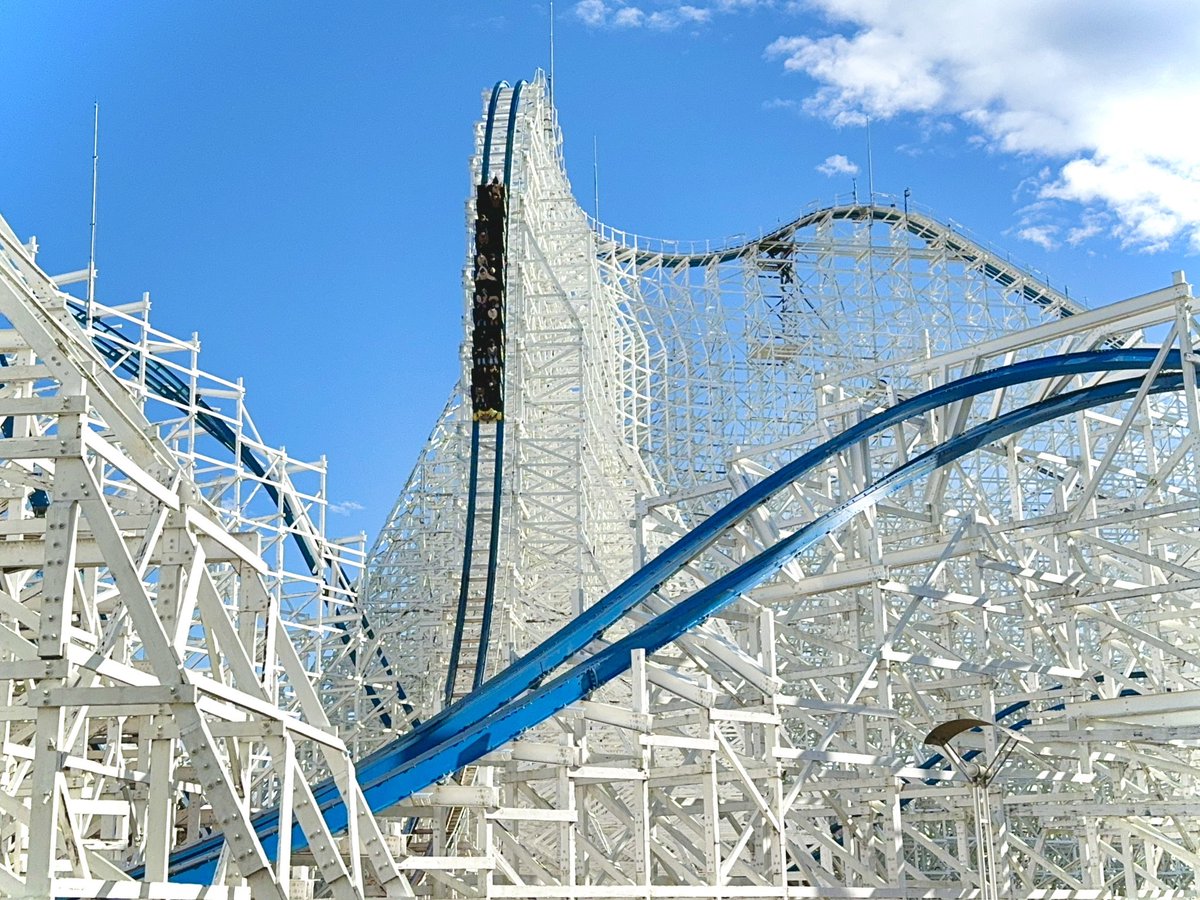 大好きなハイブリッドコースター白鯨に2024年初乗車🎢 傾斜角80度の