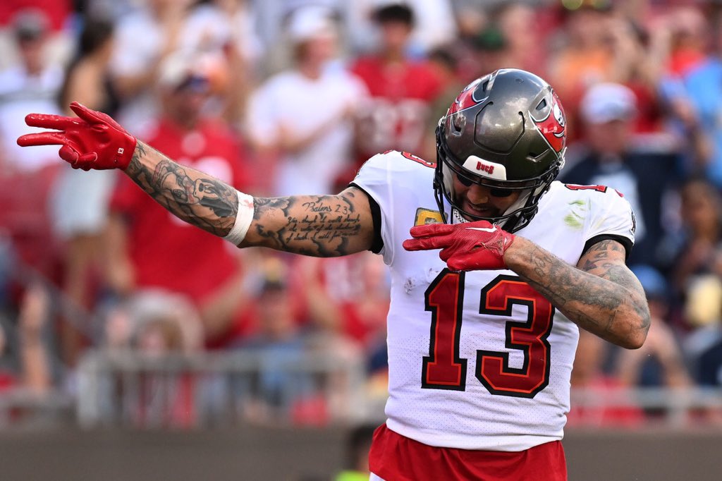 Mike Evans 2nite: 

8 receptions 
147 yards 
1 touchdown 

Looked like the old Mike Evans we known for a decade 🔥🔥🔥💀🏴‍☠️

#TBvsDET #RaiseTheFlags #NFLPlayoffs