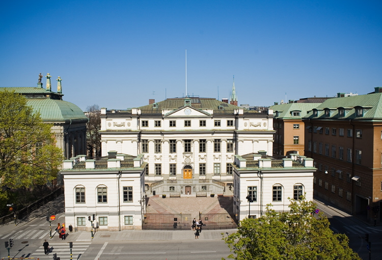 janrosenow's tweet photo. To ensure consumer confidence in heat pumps there needs to be a way for customers to seek redress when things go wrong.

Sweden has recognised this early on: in 1989 Sweden set up the VPN - an independent complaints board or 'Heat Pump Court' to protect consumers.

A thread 🧵 https://t.co/aGAbxgSWSv