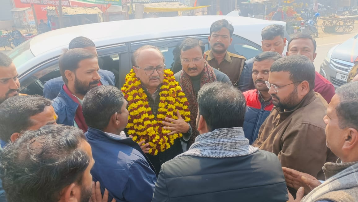 SidharthNSingh's tweet photo. बस्ती लोकसभा क्लस्टर प्रभारी बनने के बाद आज सिद्धार्थ नगर एवं बांसी विधानसभा क्षेत्र पहुंचने पर पूर्व मंत्री श्री @drdwivedisatish जी एवं पार्टी कार्यकर्ताओं द्वारा मिले स्वागत एवं सम्मान के लिए हृदय से आभारी हूं। https://t.co/Zu3FJYPamw