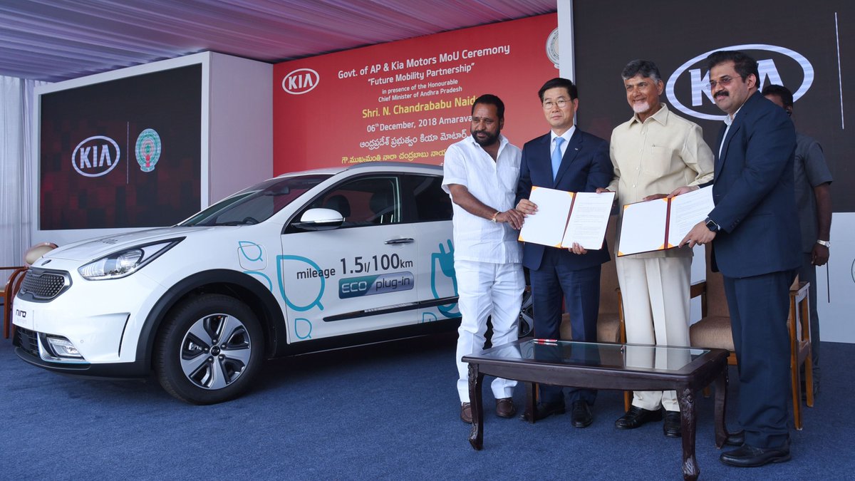 TDPDigitalMedia's tweet photo. #ThisDayThatYear (29 Jan 2019)
"ప్రజల జీవితాల్లో పెనుమార్పు తీసుకువచ్చేలా ఏది చేసినా అది చరిత్రే. ఆ చరిత్ర ఇప్పుడు పెనుగొండ దగ్గర పురుడుపోసుకొంది." -నారా చంద్రబాబు నాయుడు
#ThankYouNCBNSirForKIA
#KIAMadeInAP #AndhraPradesh https://t.co/cjyLza5QCo