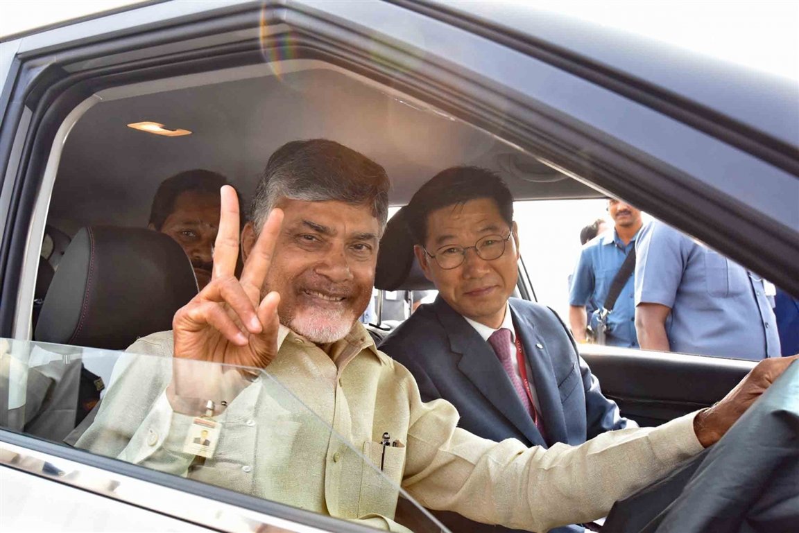 TDPDigitalMedia's tweet photo. #ThisDayThatYear (29 Jan 2019)
"ప్రజల జీవితాల్లో పెనుమార్పు తీసుకువచ్చేలా ఏది చేసినా అది చరిత్రే. ఆ చరిత్ర ఇప్పుడు పెనుగొండ దగ్గర పురుడుపోసుకొంది." -నారా చంద్రబాబు నాయుడు
#ThankYouNCBNSirForKIA
#KIAMadeInAP #AndhraPradesh https://t.co/cjyLza5QCo