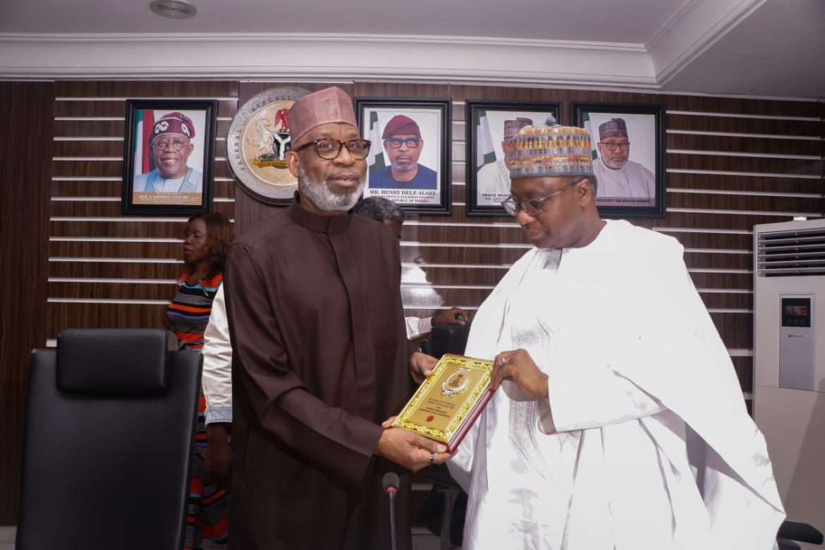 kapital929's tweet image. Revenue Leakages: MMSD, RMAFC To Strengthen Partnership kapitalfm.gov.ng/2024/01/28/rev… 

#kfm929/#MondayMotivation/ECOWAS/#snappcodeacademy/Cameroon/#NGACMR/#Davido02Arena/Angola/Amen/Lookman/Mali/Iwobi/Tiwa Savage/Newport/Nicki