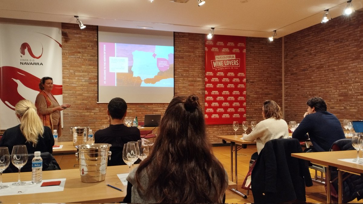 We start the week with #training. Today we are visited by students from #OIVMSc in #WineManagement to learn about the #freshness and #authenticity of Navarra D.O. wines.

#wine #DONavarra