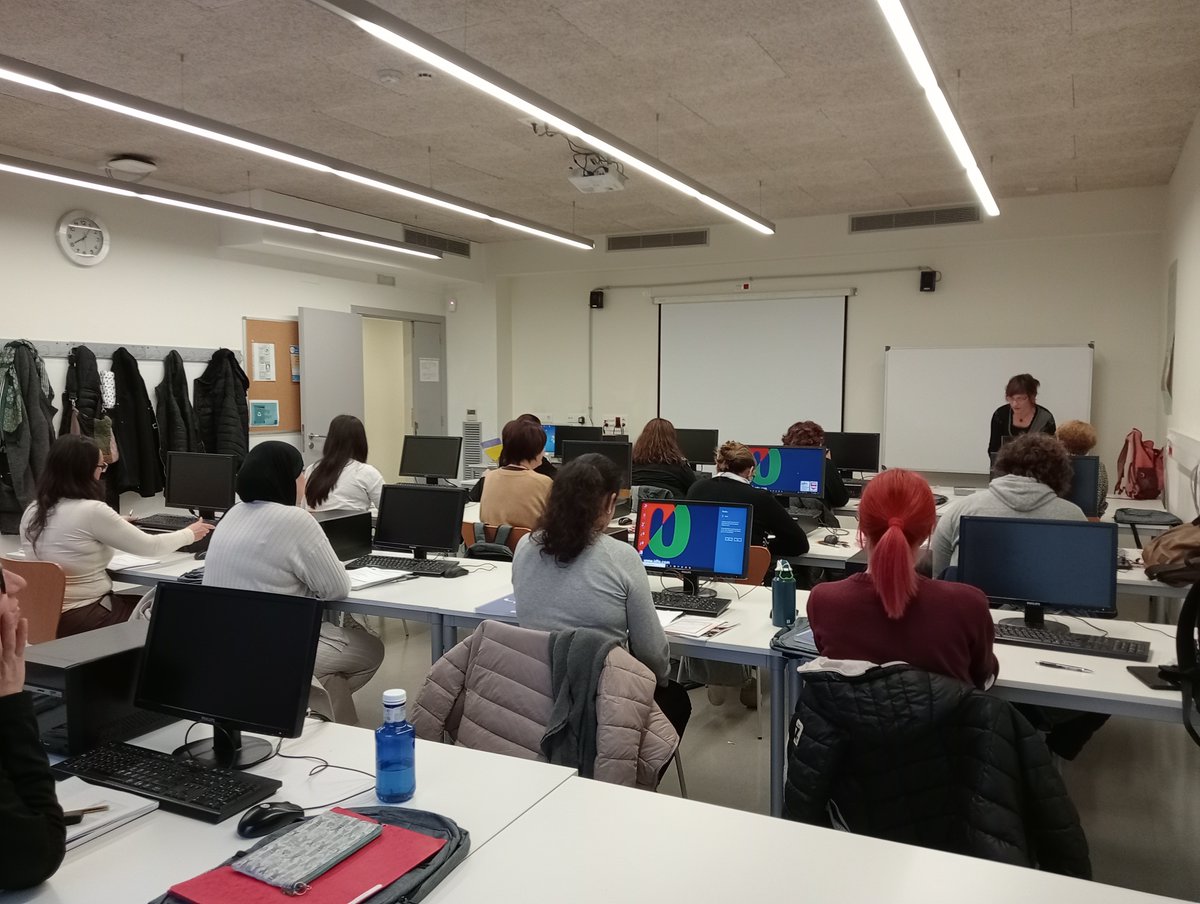 IDFOGirona's tweet photo. Iniciem la #FOAP d'Operacions auxiliars de serveis #administratius i generals,#subvencionada per @ocupaciocat. 470 hores en les que les alumnes s'endinsaran en els coneixements per distribuir, reproduir i transmetre informació i documentació en tasques administratives i de gestió https://t.co/FQZ7njdyvZ