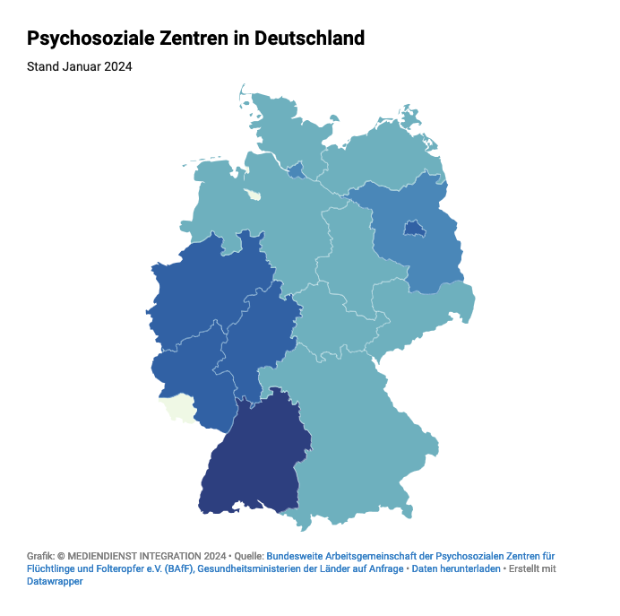 #Flucht und #Psyche:
🟠Studienauswertung: rund 30% der Geflüchteten mit #Symptomen von posttraumatischer Belastungsstörung, rund 40% von #Depression.
🟠#Psychotherapie in Deutschland im Regelfall erst nach 18 Monaten.
🟠#Hilfe erhalten #Geflüchtete in psychosozialen Zentren: