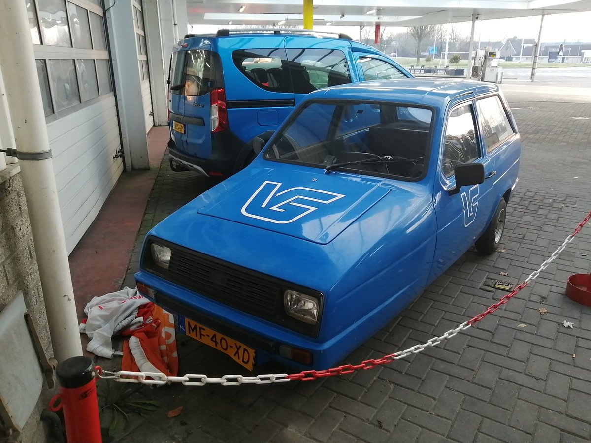 RikWerner's tweet photo. Gespot bij garage Tesselaar in Noord-Scharwoude. Een heuse Reliant Robin driewieler! https://t.co/e1jM29pELx