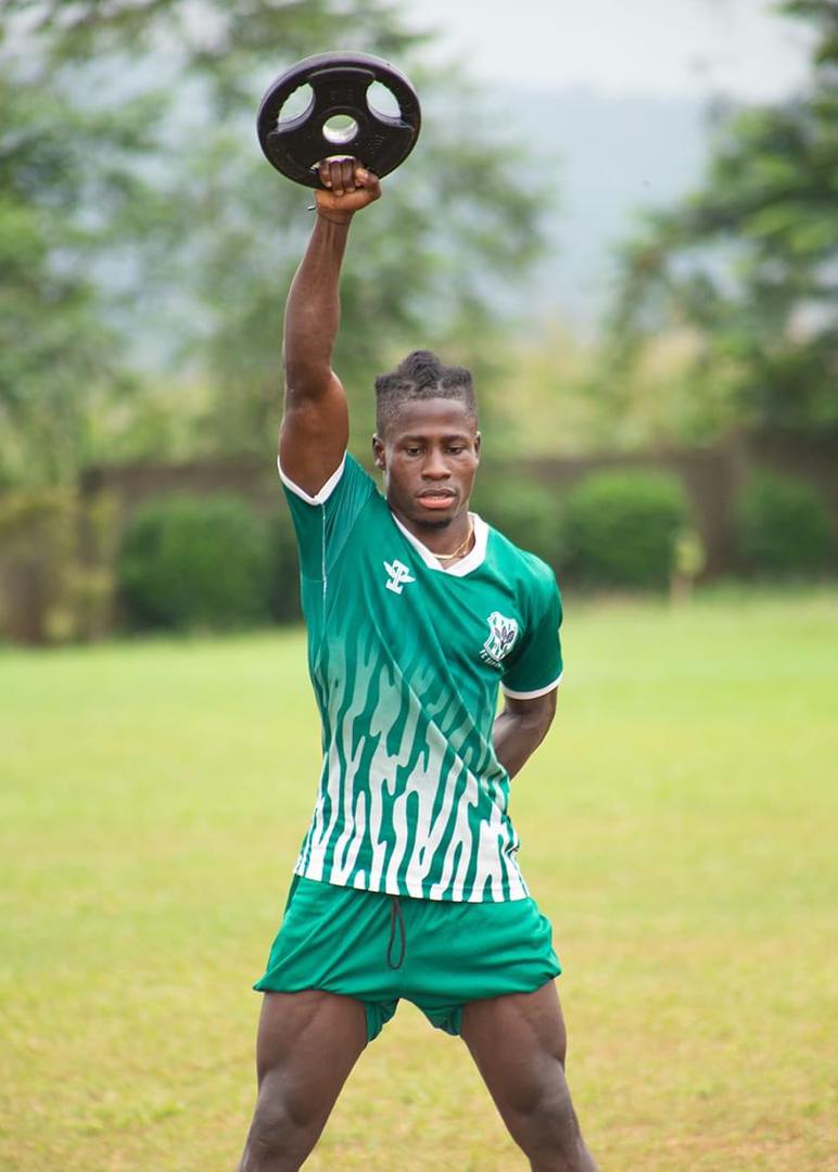 evanskapito_10's tweet image. "A healthy man wants thousand of things. A sick man only wants one thing"
Everything seems important until you're sick.Then you realize the only thing that really matters is your health.