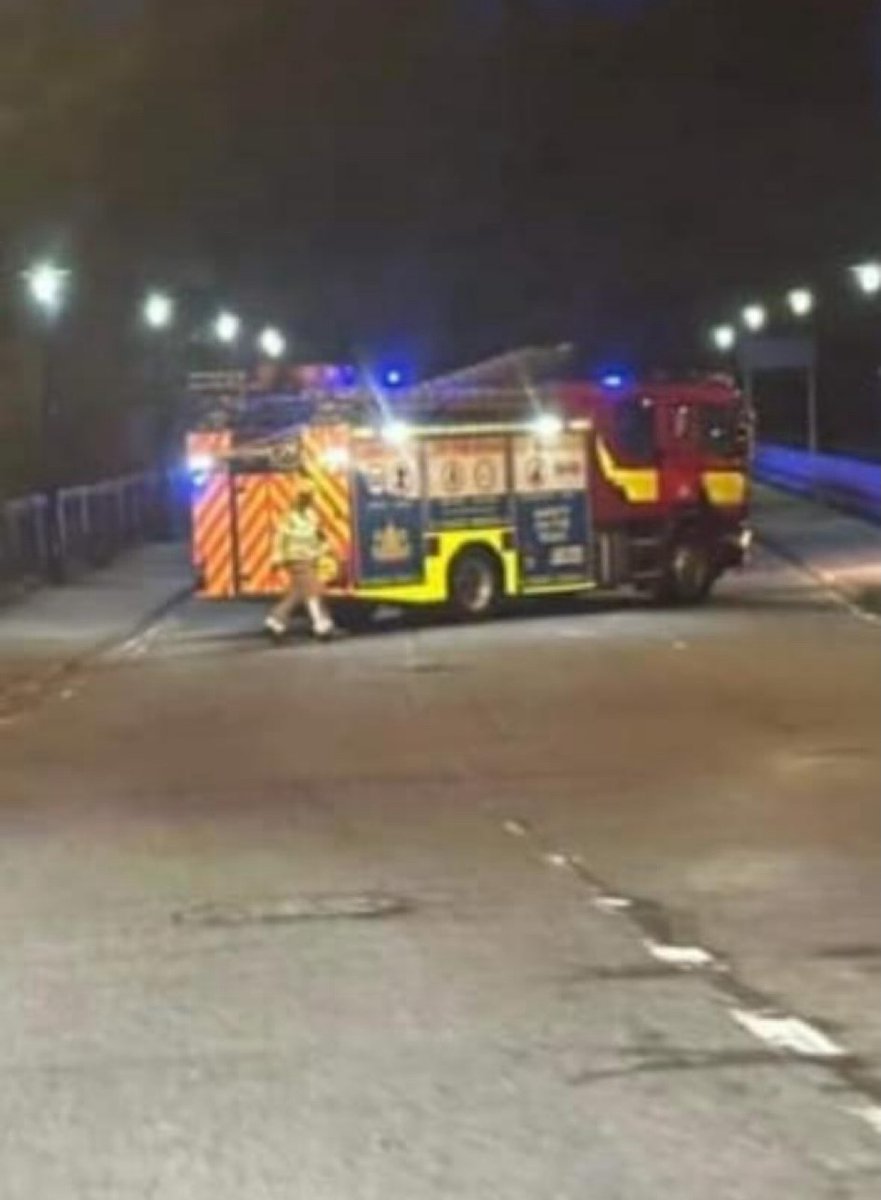 MalpasFS's tweet image. Busy weekend for the team... on Saturday we assisted with standby duties at Chester and were called out to a car fire on the M53. We also went to Ellesmere Port for standby duties and were called out to deal with an incident. #OnCall #ThinkOnCall 🚒👩🏻‍🚒 🔥