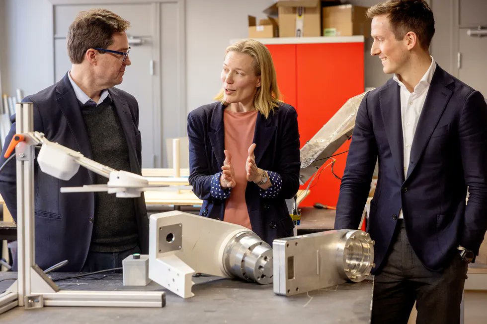 🚀Saga Robotics secures $11.5M for US &amp; UK expansion with next gen Thorvald. 🌎Funds will drive growth in US vineyards, strengthen our position in UK strawberry farms, and drive new tools &amp; data services. Story: sagarobotics.com/saga-robotics-…

Photo: Mikaela Berg, DN