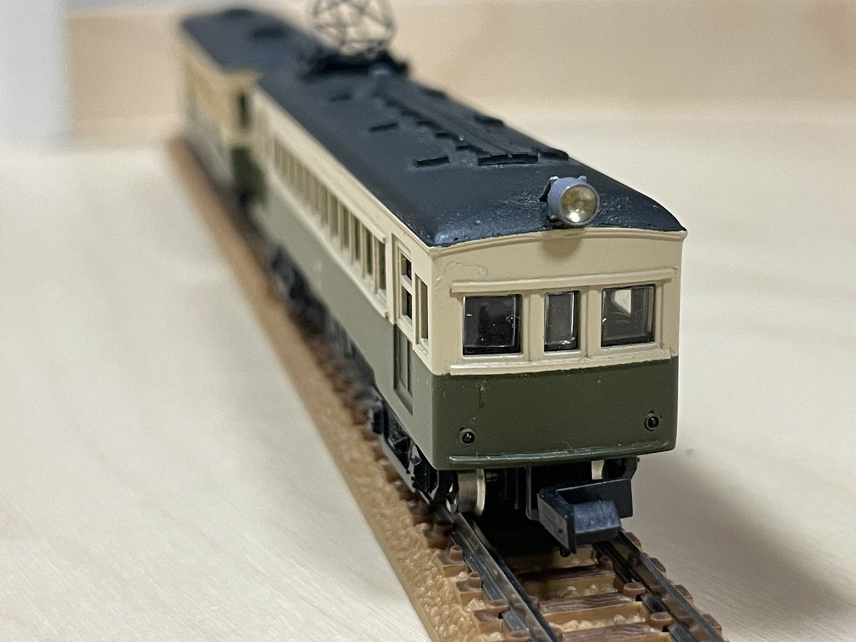 31U72's tweet photo. 鉄コレ第一弾ベースの作例を見かけるので旧作再掲。
直感的に東武っぽくなるかもと思いシルヘッダーを削り東武っぽいものに張り替え、裾を切り上げ埋込テールに。
屋根のオデコもパテを盛って丸く。
空想の産物。 https://t.co/tfLhw1ID2b