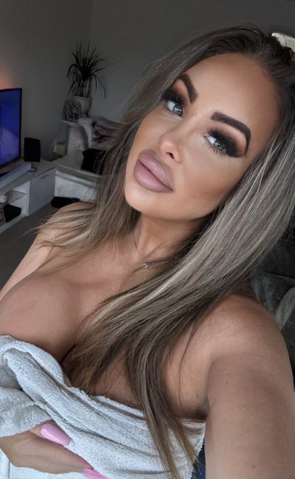 Shoot day today with the breast friend Danni Levy https://t.co/CBQ4My03QN