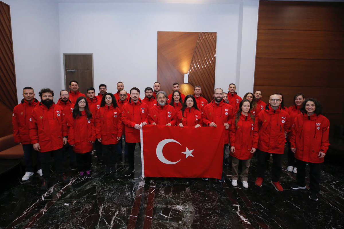 CosmosTeams's tweet photo. Cosmos Kulübümüzün “Biogiyim” ekibi, 8. Ulusal Antarktika Bilim seferi için Antarktika’ya doğru yola çıktı. @TUBITAK_MAM https://t.co/zEwlY611Op