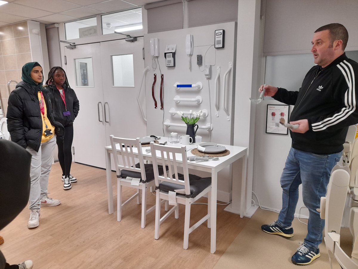 WorkReadyTMC's tweet image. Our Health &amp;amp; Social Care students visited the Care Suite provided by Manchester Local Care Organisation last week - they were shown functions of each equipment and how to use them. We love to see this level of engagement with our young learners!👏