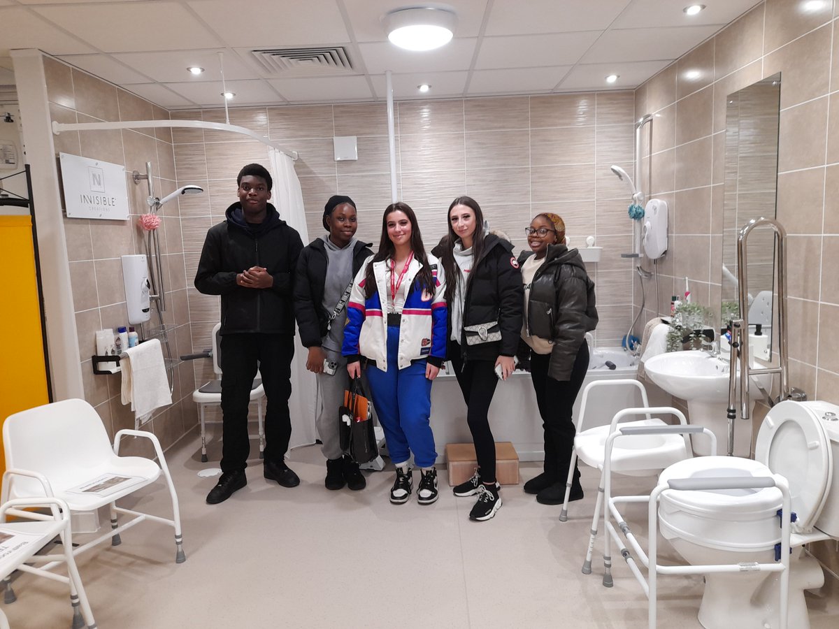 WorkReadyTMC's tweet image. Our Health &amp;amp; Social Care students visited the Care Suite provided by Manchester Local Care Organisation last week - they were shown functions of each equipment and how to use them. We love to see this level of engagement with our young learners!👏