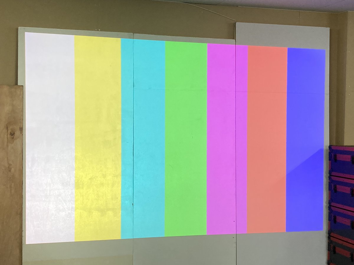 ■EPSON EB-Z11000W_4
¥100000〜　即決価格¥300000

・動作チェック済み
・11000lm LCDプロジェクター
・本体使用時間：596H
・ランプ使用時間：571H