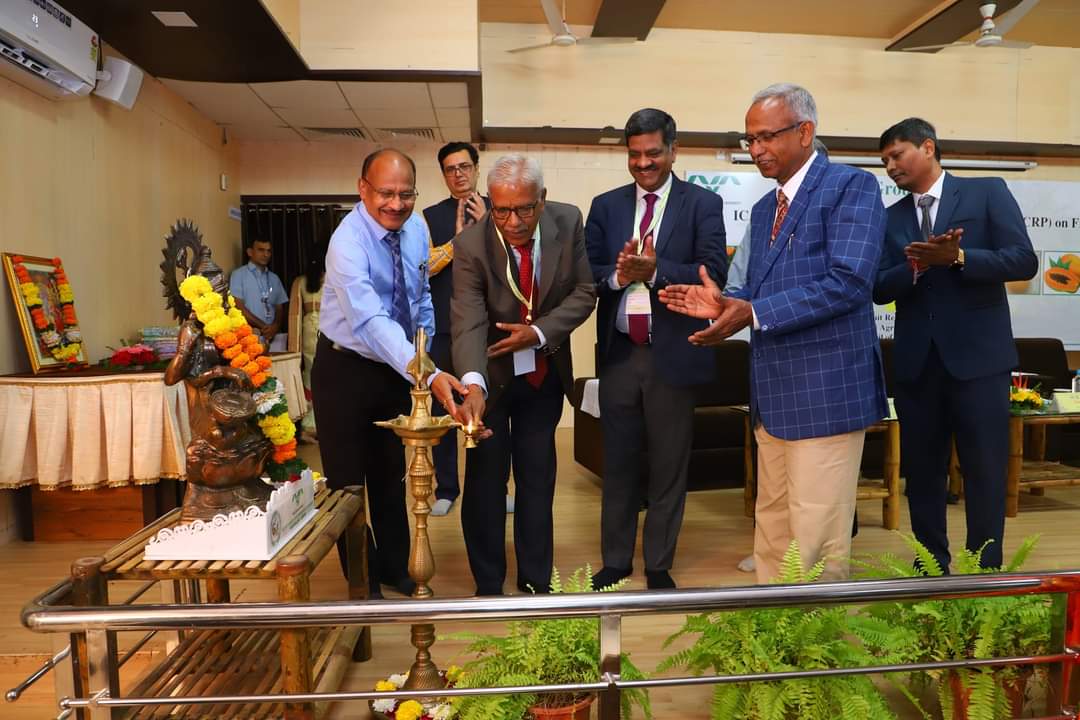 vc_nau's tweet photo. The XI Group Discussion of ICAR-All India Coordinated Research Project on Fruits was organized at NAU, Navsari during January 22-25, 2024. The inaugural function of this event was held in the esteemed presence of Hon'ble Vice-Chancellor Dr. Z. P. Patel https://t.co/8ASH6f5nUe