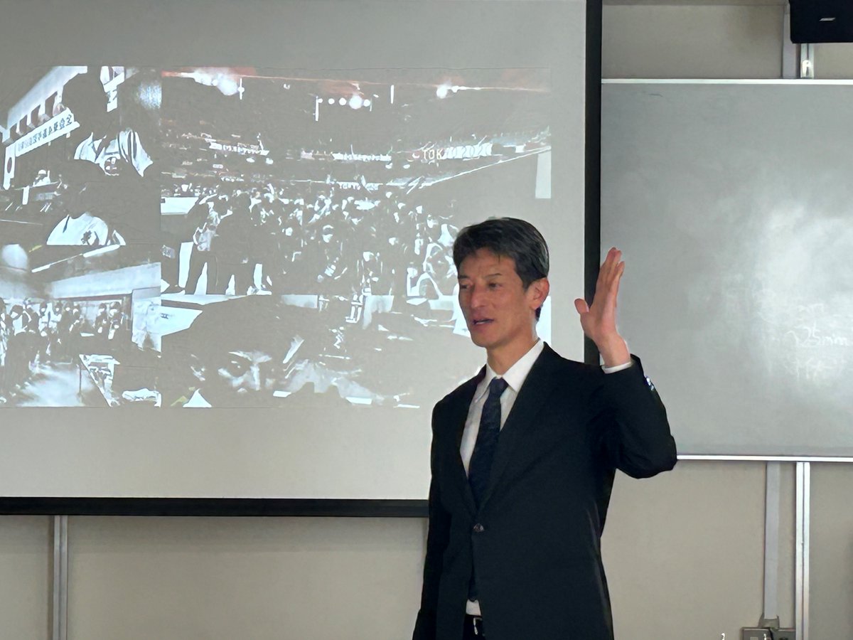kantojusei's tweet photo. 公益社団法人　東京都柔道整復師会　
瀧澤一裕会長にご来校頂き、柔道整復師としての活躍の場などをご自身の活動も踏まえてご講義を頂きました。
３年生は国家試験に向けて大切な季節ですが資格取得後も大切です。
柔道整復師として活躍する少し先の未来がはっきりと見えたのではないでしょうか👏 https://t.co/gc9JIEvSP8