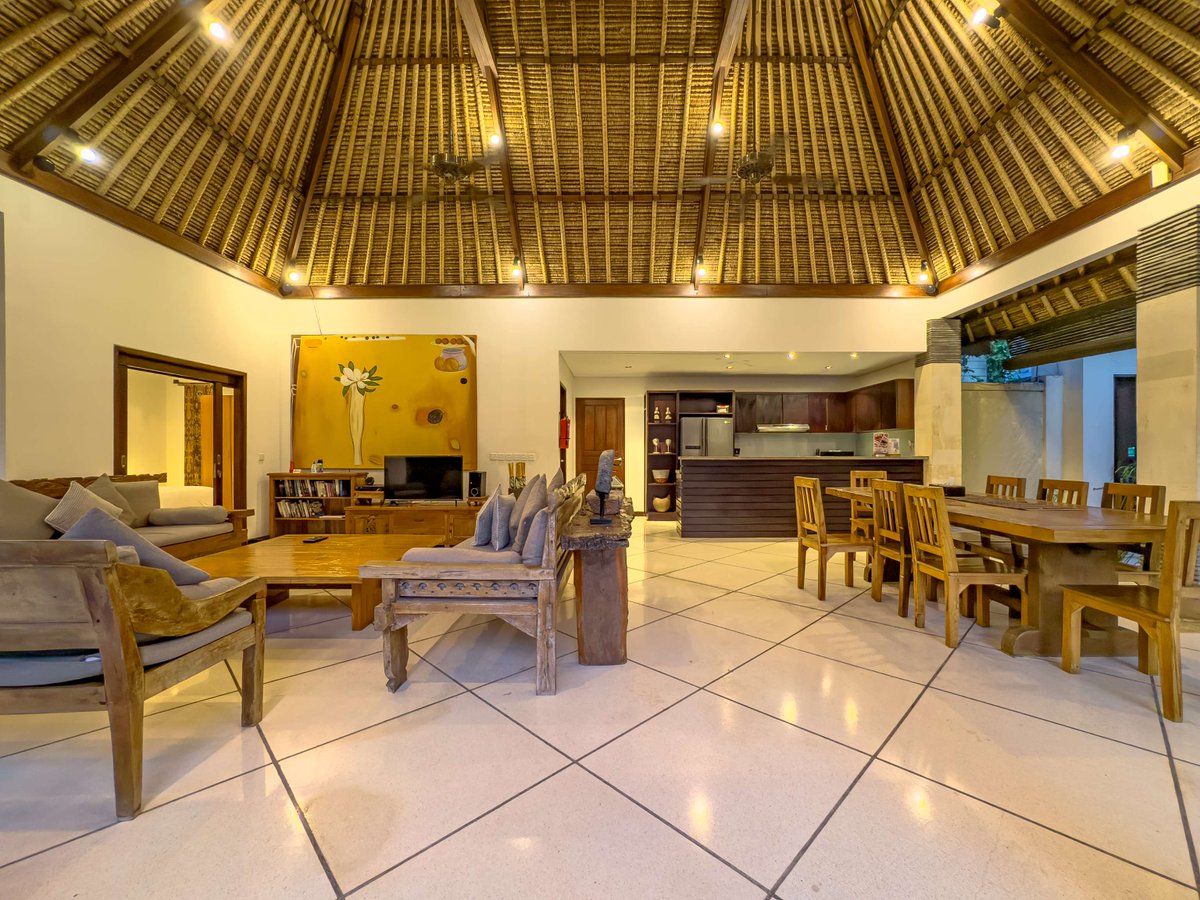 VillaBugis's tweet photo. What’s the secret to a perfect evening? Villa Cinta’s living room spills the beans! It’s spacious, comfy, and ready for your relaxation tales. Dive into the coziness!)

https://t.co/SzOC9W3ntK https://t.co/MzqYjLRO6D