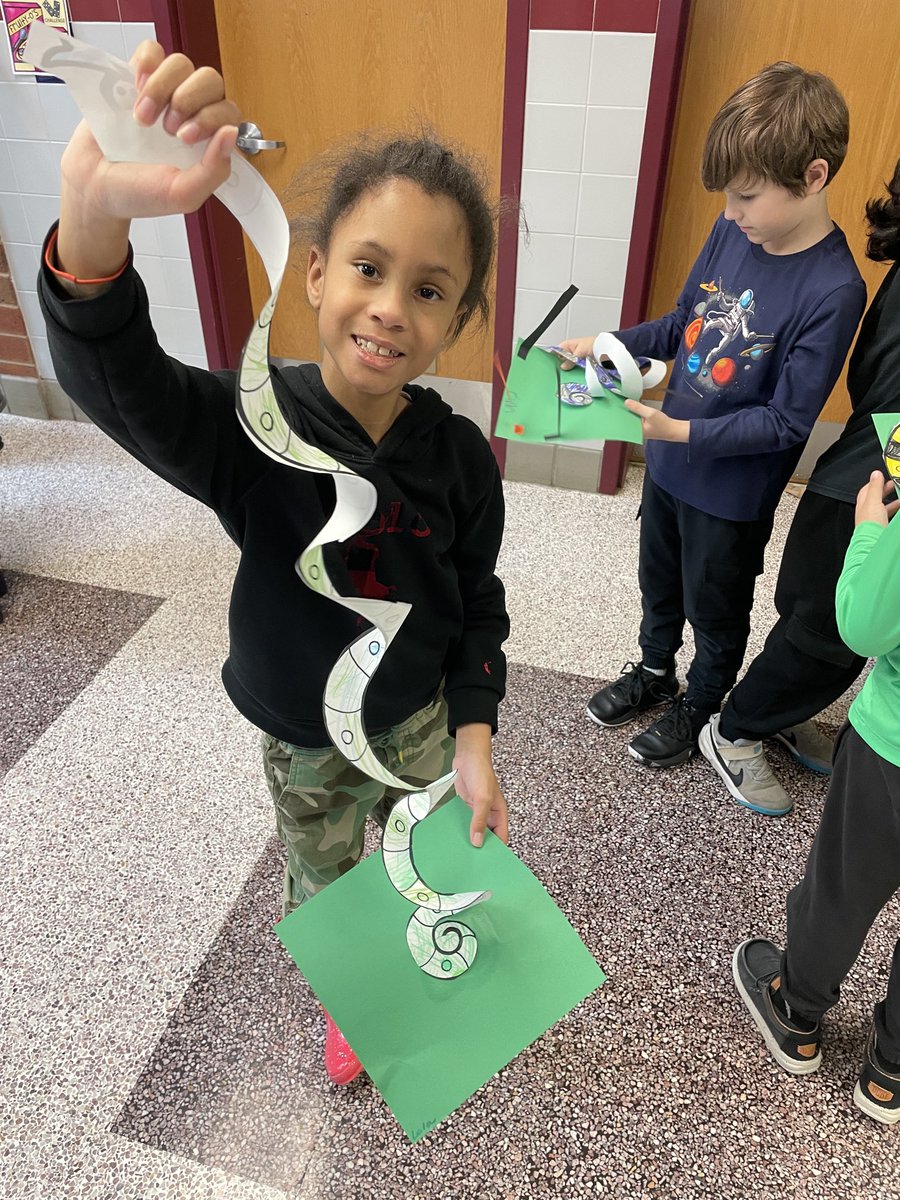 HorizonElem's tweet photo. 2nd graders show off their snakes they made in art class. Patterns in nature are cool! 🐍 https://t.co/AlbDaUL6hd
