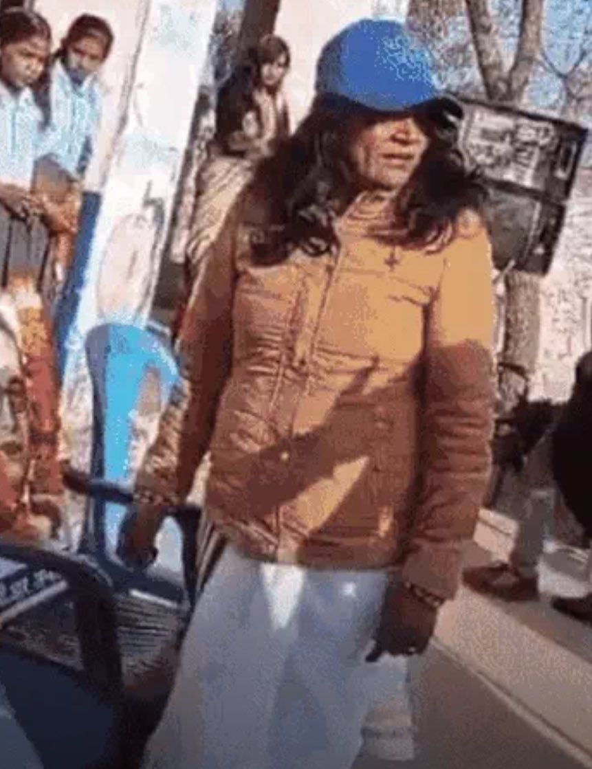 जिस वीणावादिनी से शिक्षा का वर यह अल्प ज्ञानी विरोधी मांगते हैं,उन वीणावादिनी की अपनी शिक्षा कहां हुई होगी? क्योंकि देश में लड़कियों का पहला स्कूल तो 1848 में ज्योतिबाफुले ने खोला, जिसमें फातिमा शेख और सावित्रीबाई फुले टीचर बनीं। गुरुकुलों में लड़कियों के पढ़ने का कोई जिक्र कहीं