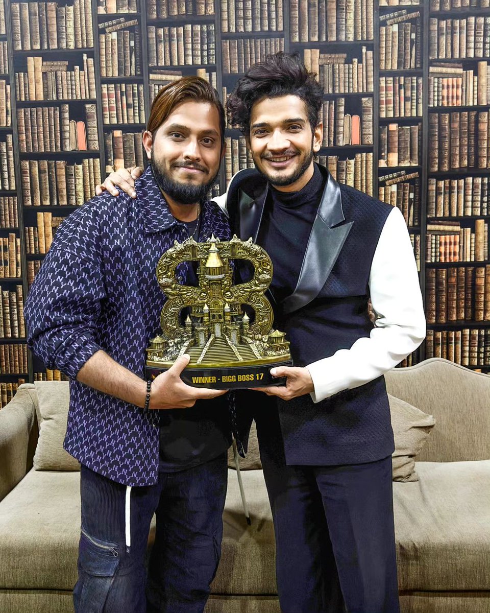 iSahilKhan's tweet photo. Trophy Dongri Aagayi 🏆💪
Congratulations to @munawar0018 For Winning Big Boss 17 
More Power To You 💫 https://t.co/SjRrph88Kr
