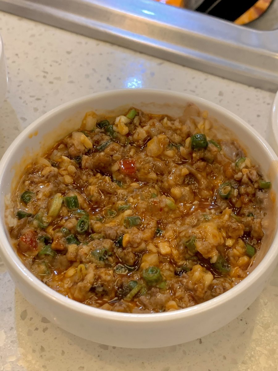berryme0v0's tweet photo. 하이디라오 단희소스를 소개해요🎶
고소하고 감칠맛이 많이 나는 소스에요
여기다 찍어먹는 것보다 소스 건더기를 집어서 
재료에 올려먹는게 더 좋아요!!
한번 드셔보시길...😳(맛있으니까요) https://t.co/gWGzusN69h