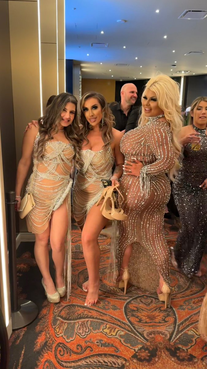 Sparkles everywhere! ❤️❤️❤️<a href="/therealmiajames/">Mia James</a>