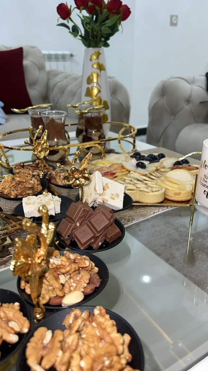 صباح الخير....
ياأجمل شعور.....يااريح الزهور
وياشبيه الحبايب.....ودرة القلب..وكل المصير...