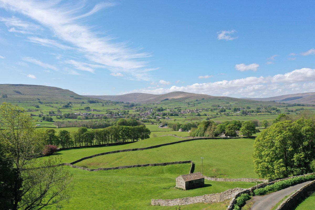yorkshire_dales's tweet photo. Walking is one of the easiest ways to improve physical and mental health, and there’s nowhere better to enjoy a walk than in the Dales 🚶 This is a favourite circular walk from Hawes you can do on our free walking app 👇

https://t.co/PFKvEXIthK

#YorkshireDales #MondayMotivation https://t.co/WQ5Pab5hm5