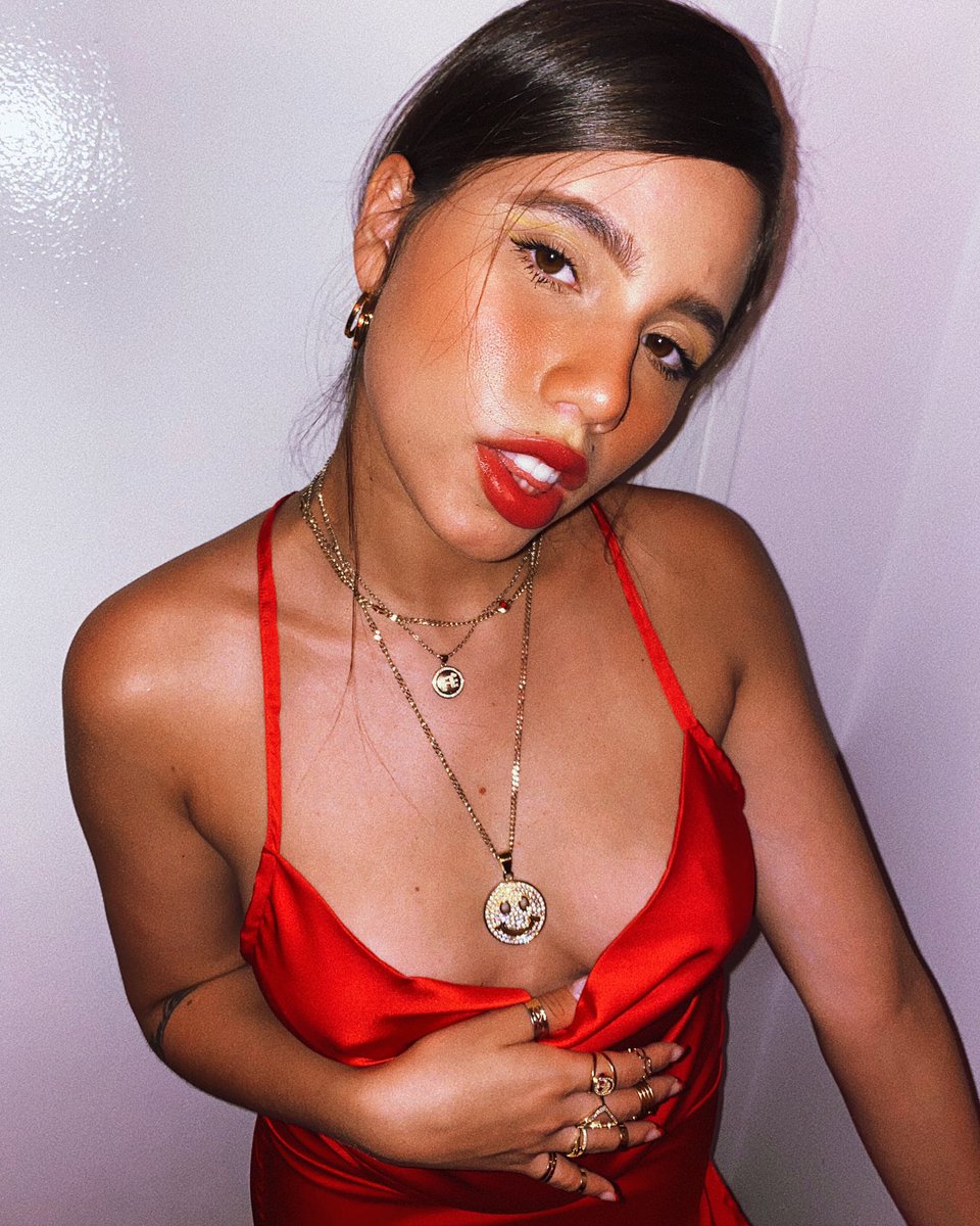 Queriendo ser coquette🎀 pero uso vestidos con Air Max Tn❤️‍🔥