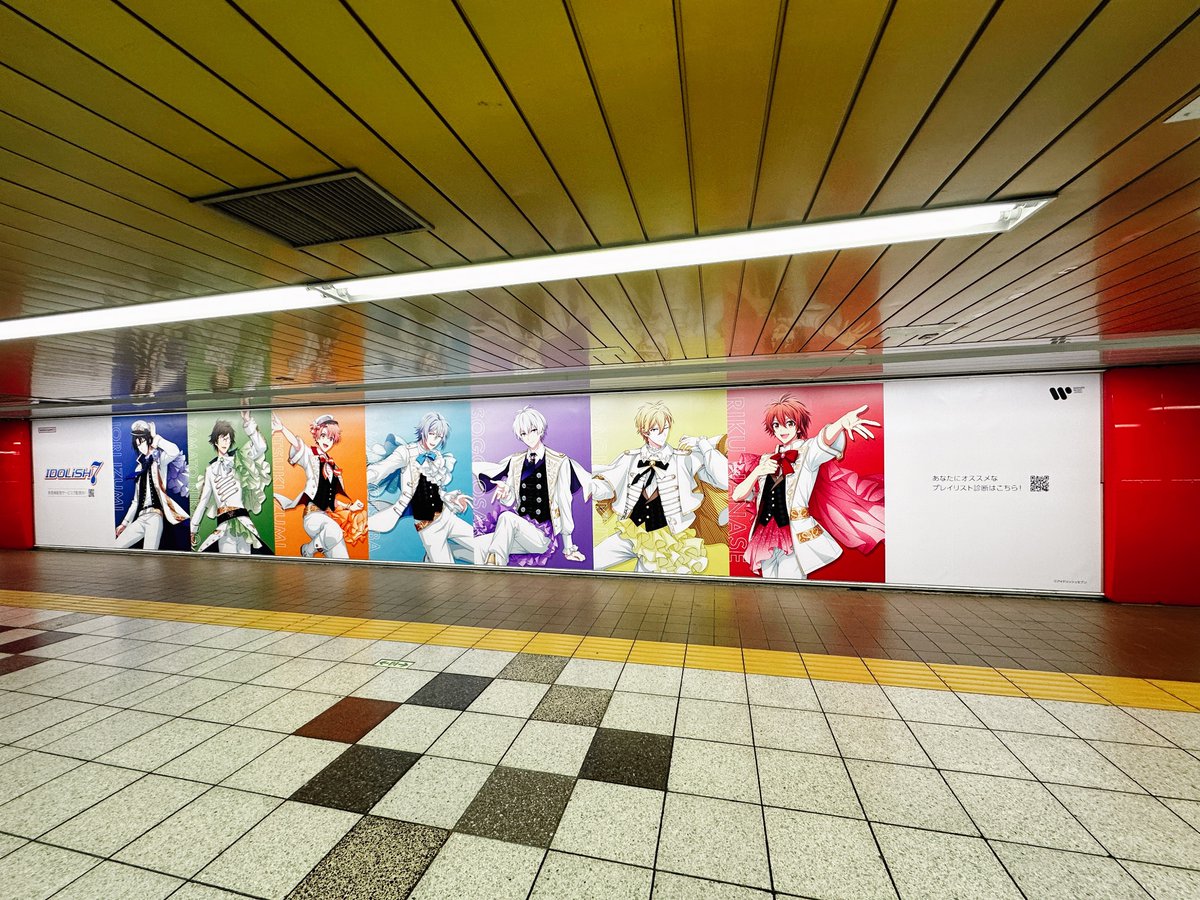 新宿メトロプロムナードでIDOLiSH7の広告を発見👀 メンバーが並ぶ