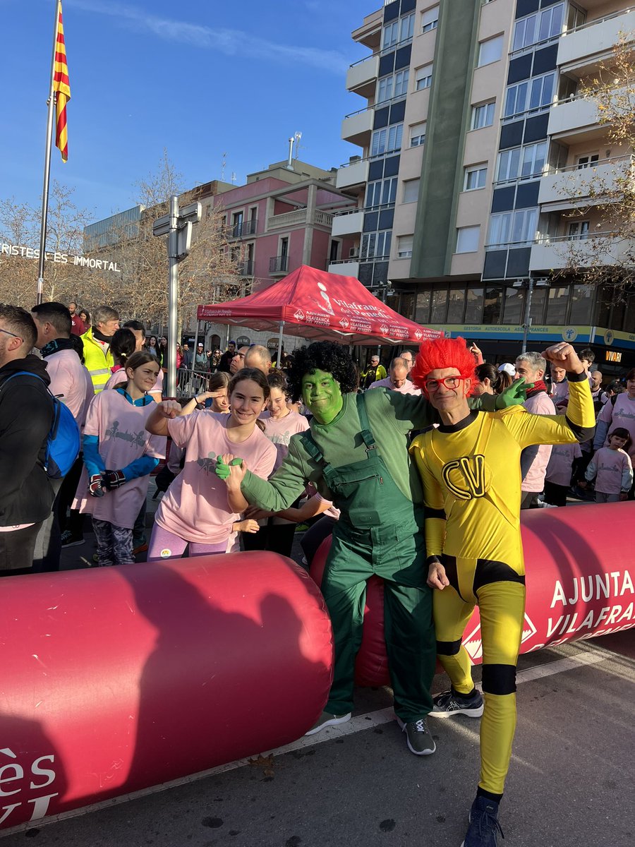evacasan's tweet photo. Gran dia d’esport familiar a Vilafranca 🎉 Emociona i posa la pell de gallina veure les cares de felicitat de tants infants, adolescents i famílies 🫶 Gràcies a tothom per participar!!! I gràcies @infadimed @VilafrancaAj @COIBarcelona @icscat https://t.co/z8GpJtplj2