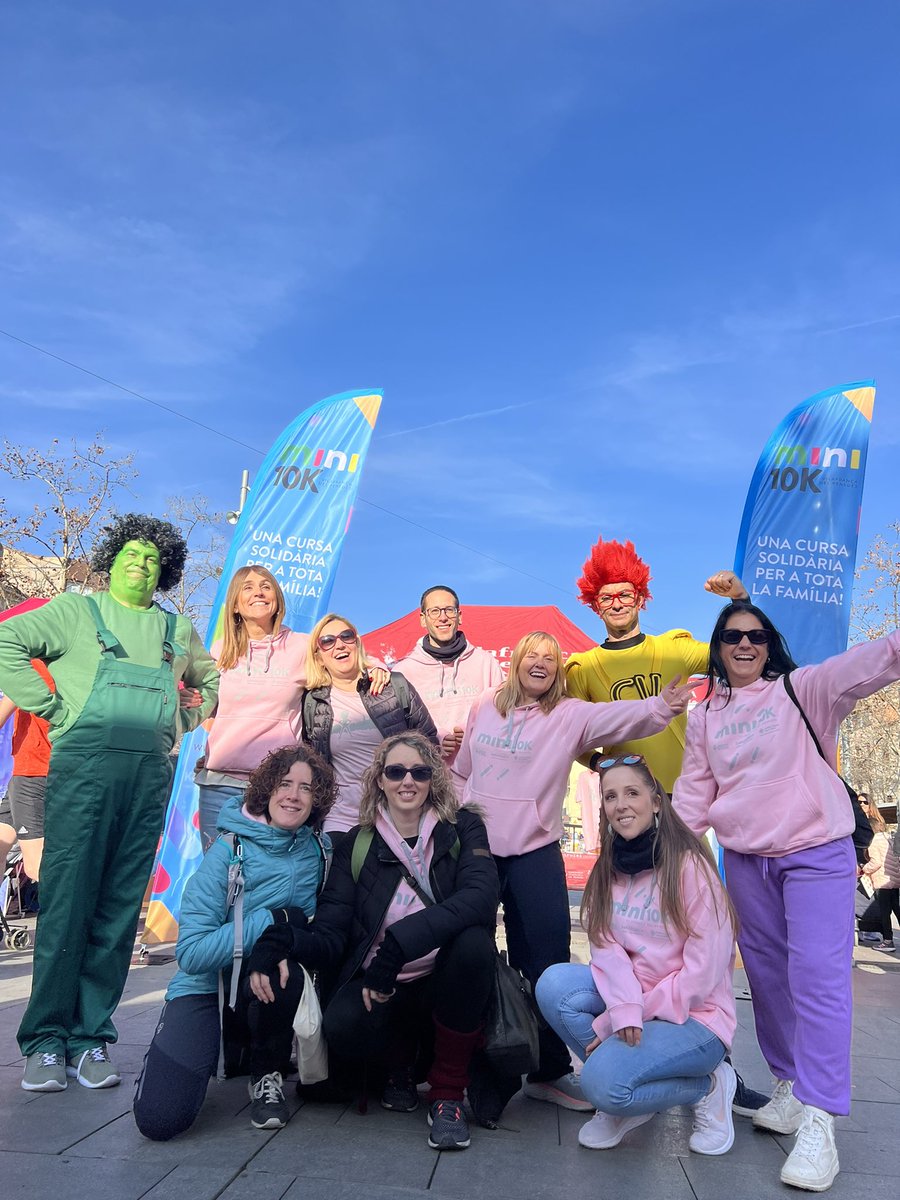 evacasan's tweet photo. Gran dia d’esport familiar a Vilafranca 🎉 Emociona i posa la pell de gallina veure les cares de felicitat de tants infants, adolescents i famílies 🫶 Gràcies a tothom per participar!!! I gràcies @infadimed @VilafrancaAj @COIBarcelona @icscat https://t.co/z8GpJtplj2