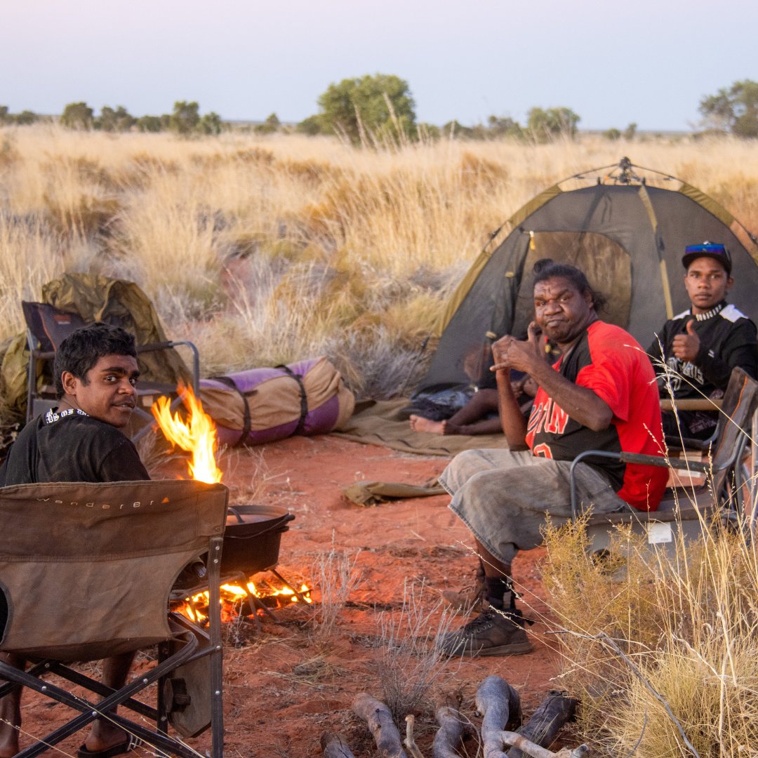 KJMartu's tweet photo. ๐ฅ Gathered around the campfire #PunmuRanger Travis explained the importance of cleaning waterholes to younger rangers. They took the initiative to clean a waterhole the next day, strengthening their #ConnectionToCountry. ๐๐ง #NextGenLeaders #MartuWay ย #IndigenousRangers https://t.co/HYJUVKOo32