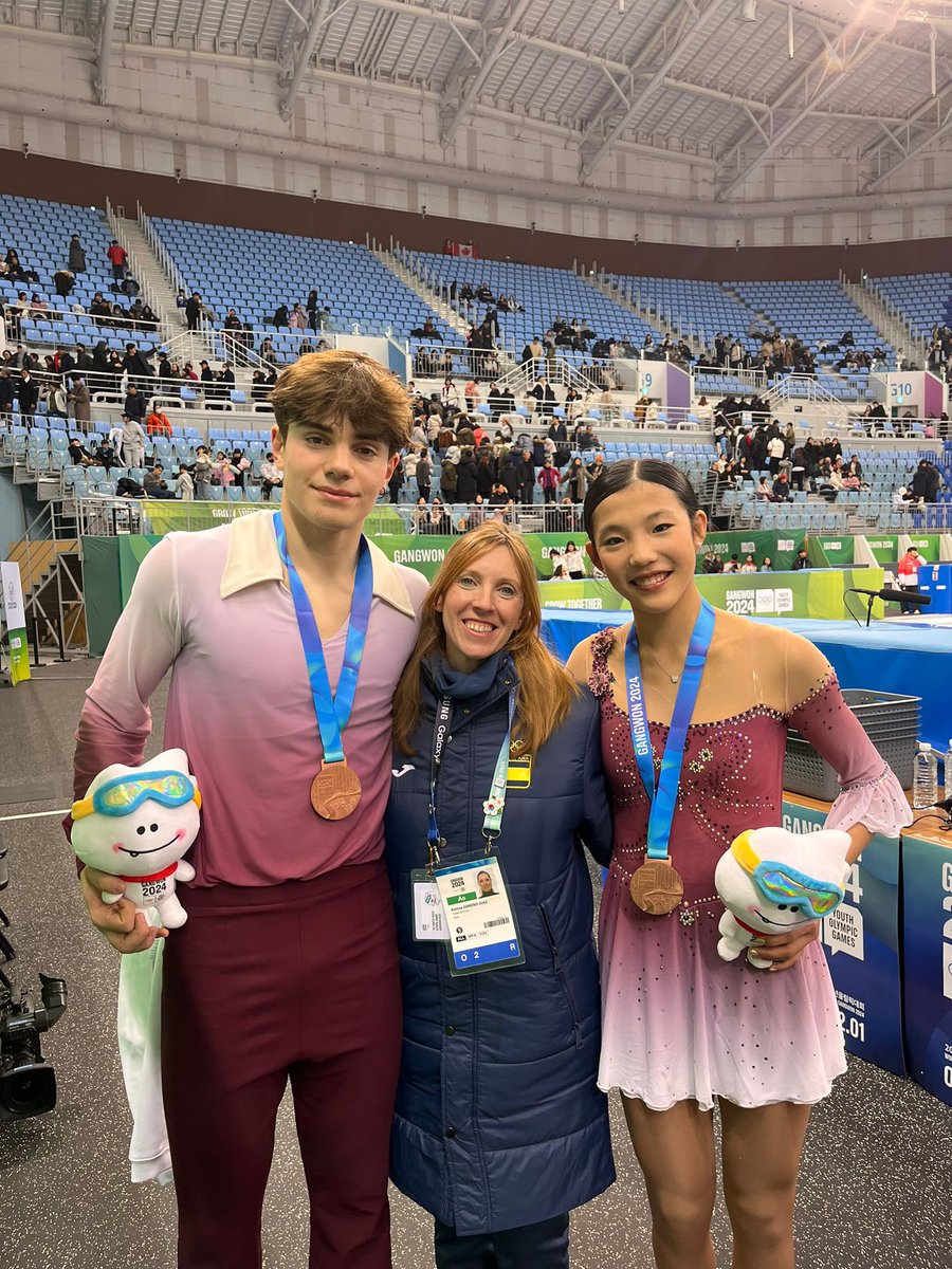 BRONCE 🥉 Carolina Shan Campillo &amp; Pau Vilella logran una histórica medalla en #Gangwon2024 para el patinaje artístico español ⛸️

Es la segunda medalla olímpica tras la lograda por @javierfernandez en Pyeongchang 2018 💙

Felicidades!!! 🎉 

📸 <a href="/COE_es/">Comité Olímpico Español</a> - Nacho Casares